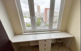 Рабочий стол для детской комнаты