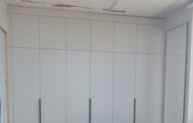 Шкаф во всю стену