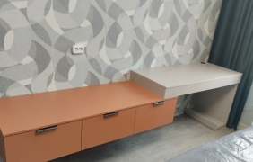 Консоль для спальни