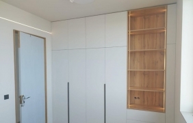 Большой шкаф для спальни