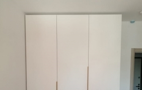 Шкаф с элегантными ручками