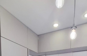 Кухня серо-белая