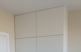 Шкаф белого цвета