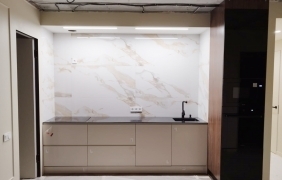 Кухня без верхних шкафов