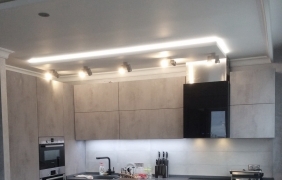 Кухня с фасадами под бетон